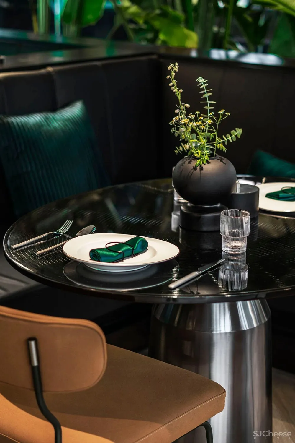 峻佳 杭州万科开了家超仙的雨林餐厅，成新晋网红地 ！