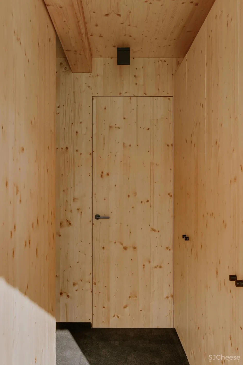 混凝土加木结构的公寓式民宿,混搭乡建必有亮点!