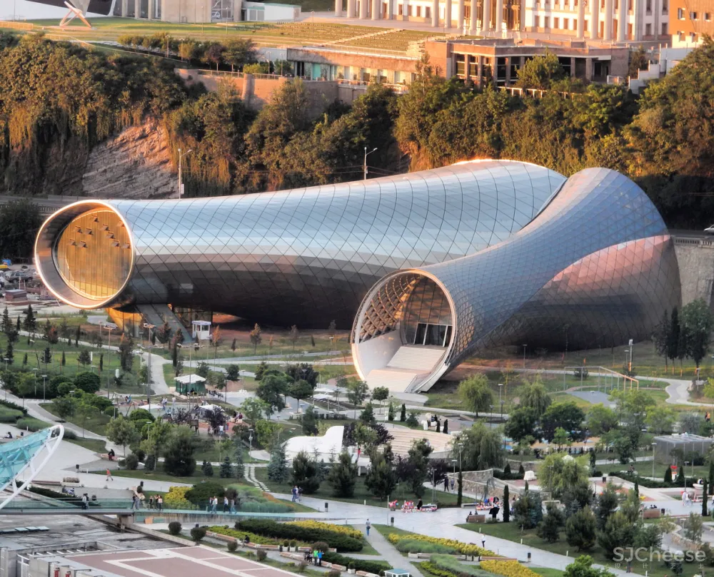法国凯宾斯基最新酒店方案曝光，靠山而建，山和海都是景观