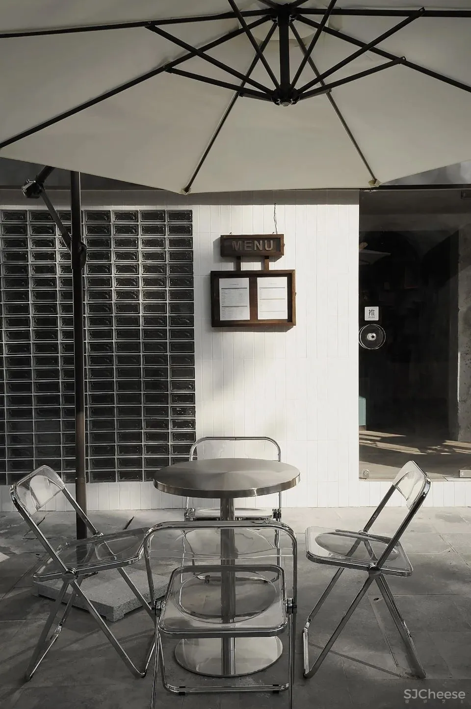 一间开放式的街边店