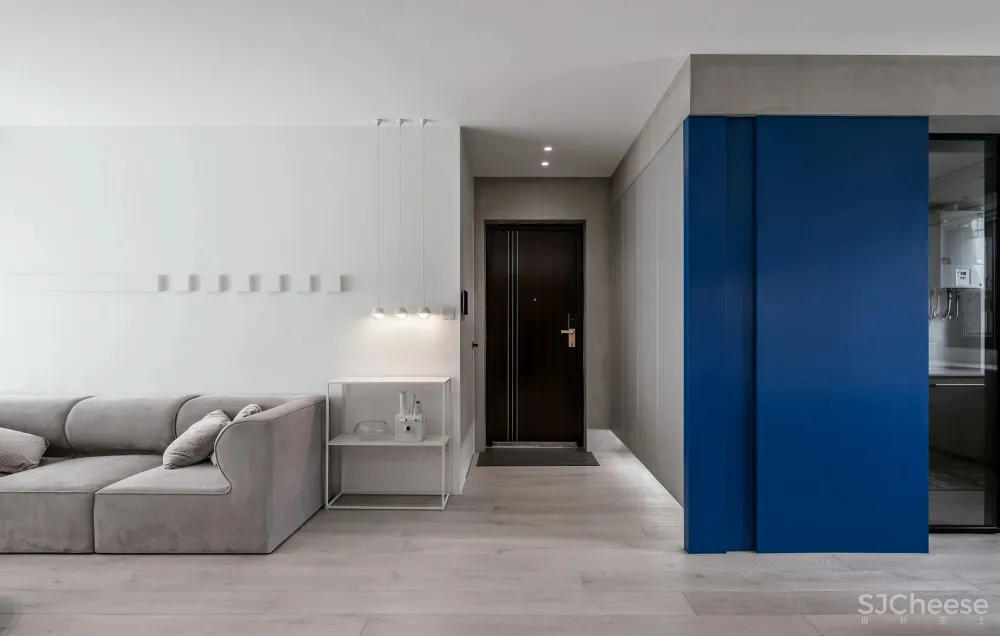 让两个女儿赤脚奔跑的家，140㎡浅色三室纯净通透，极简软装，倍感高级！