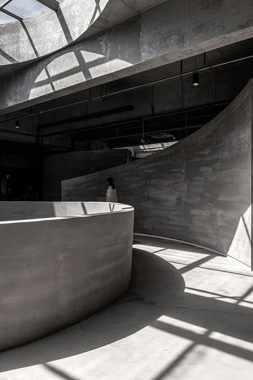 “光影”与“酒香”的交汇 石斛酒博物馆