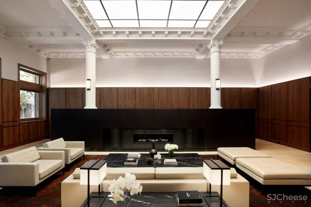 仅 11.5 米宽的「超薄款」高层公寓,奢华的顶层套房竟是简约范儿