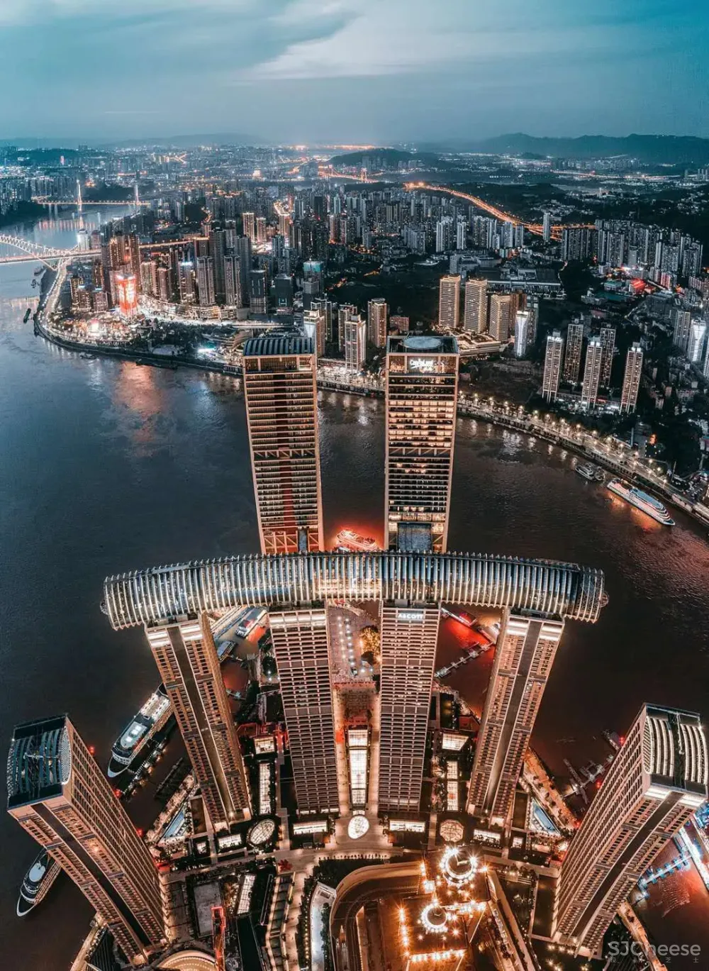 朱周空间设计丨重庆来福士:350米云端豪宅样板间设计!