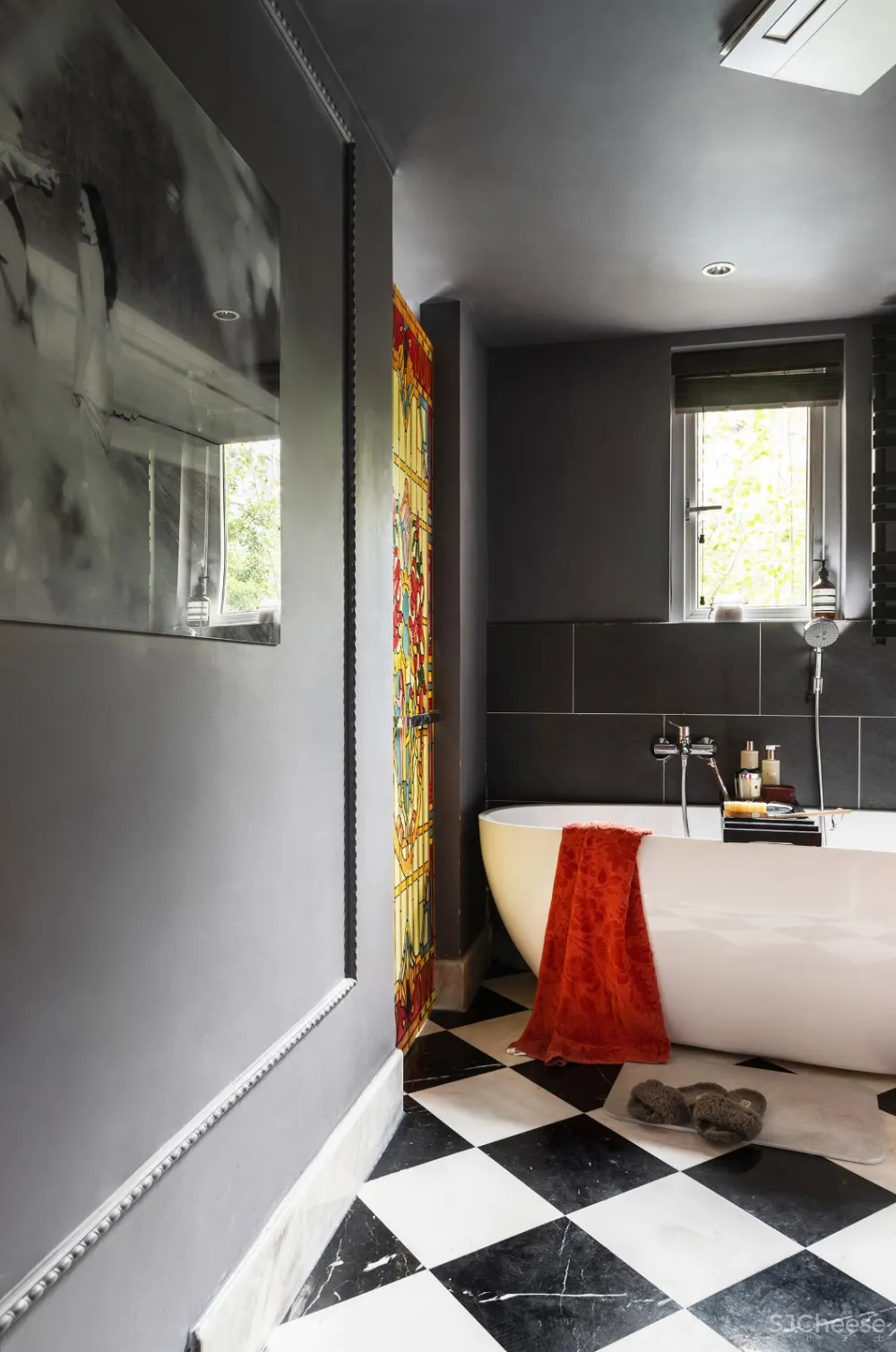 满满艺术复古风,她的家装扮得戏剧感十足!