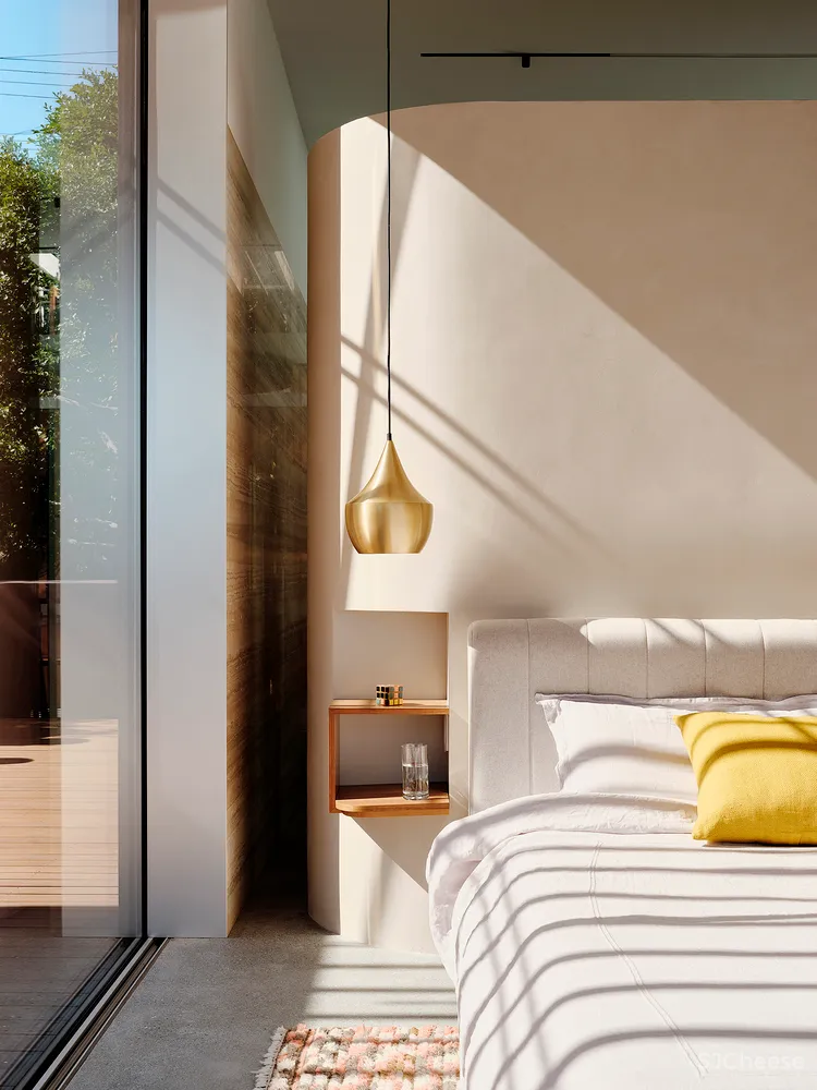 这栋180°全景「玻璃屋」,透明楼梯、网红滑梯,每件家具都是定制款!