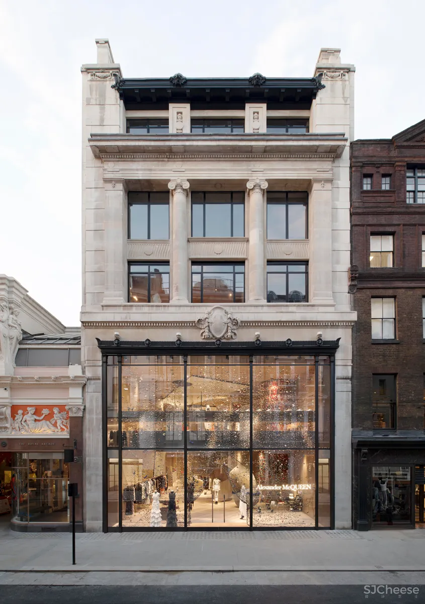 Alexander McQueen 的旗舰店,灵感竟源于一栋乡下房子!