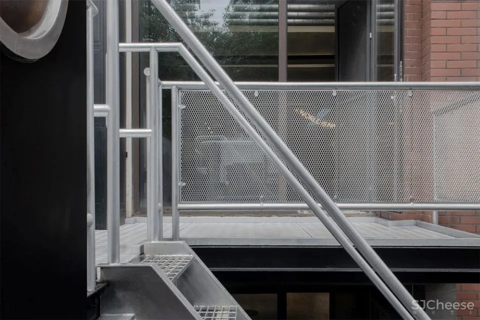 在矿井中发掘有趣的事物 武汉 COZMINE线下集合店 外物 WHY WOULD