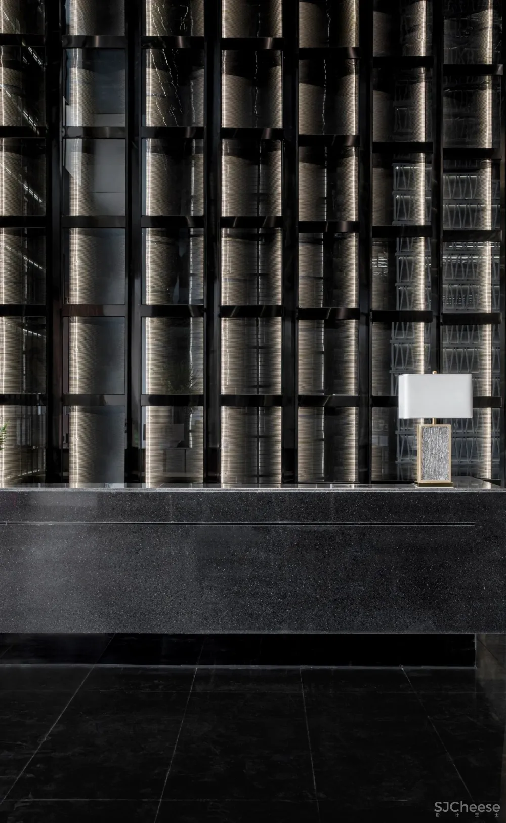 在镜像世界中寻找自己【绿地金茂国际金融中心售楼处】