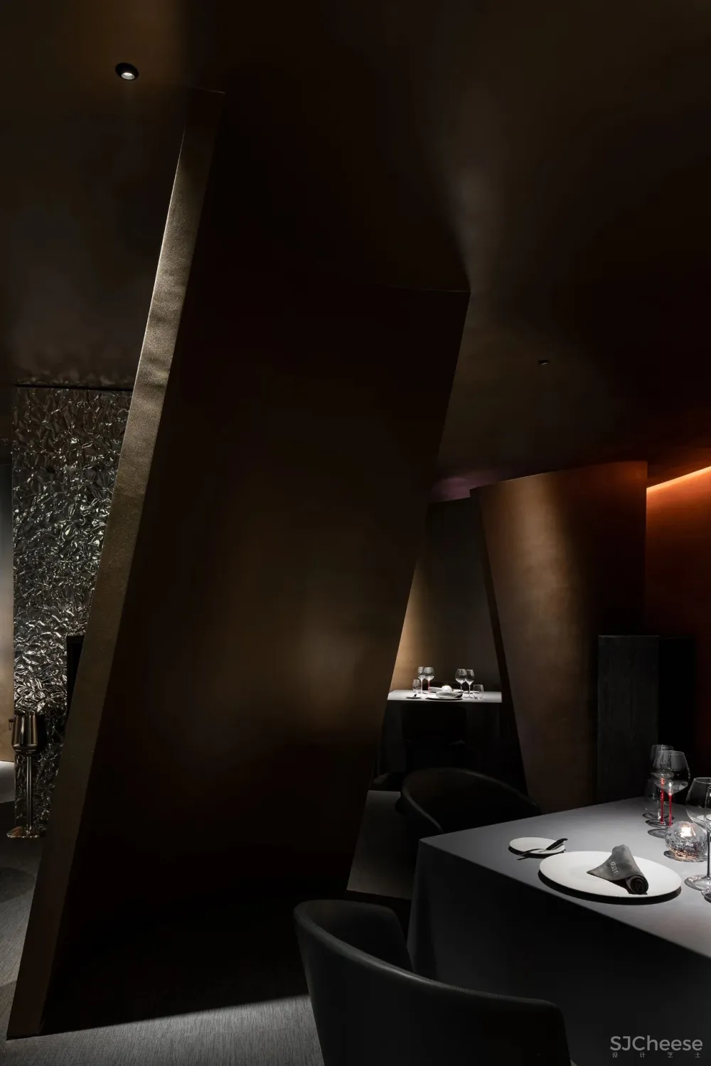 谢培河 隐藏在都市心脏的当代诗意