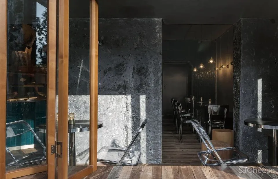 一间开放式的街边店