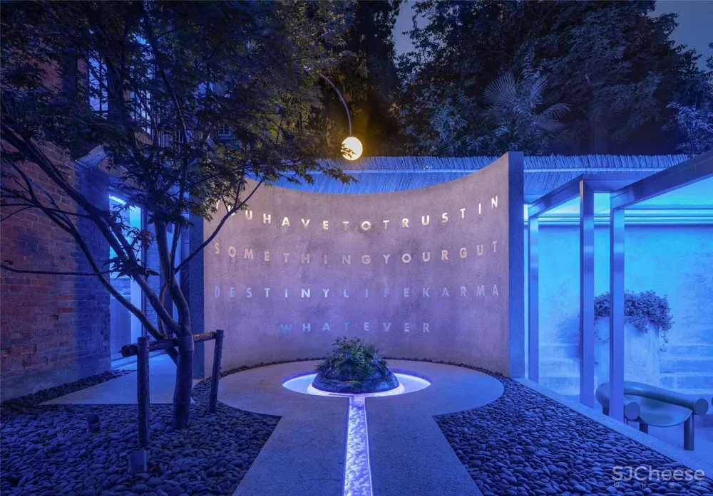 1936年的上海法式洋房改造而成的办公空间