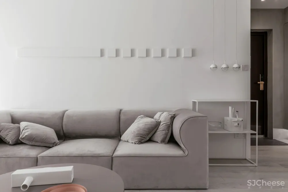 让两个女儿赤脚奔跑的家，140㎡浅色三室纯净通透，极简软装，倍感高级！