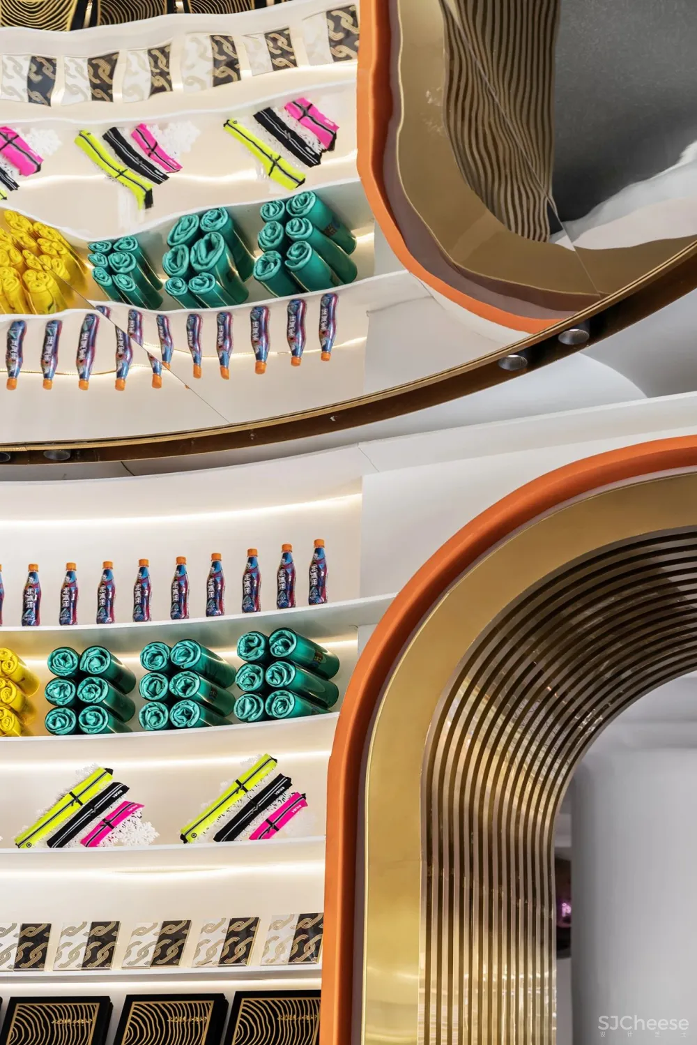 CLV×万科：色彩梦幻联动，打造都市中的“天真避难所”!