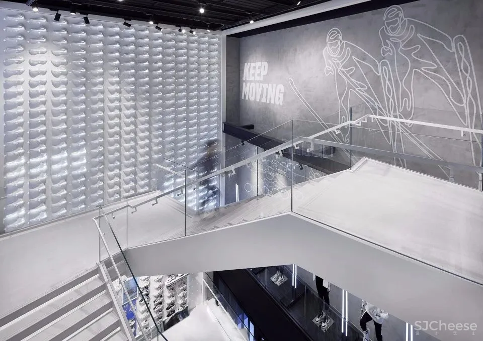 安踏第十代终端形象店 上海南京东路