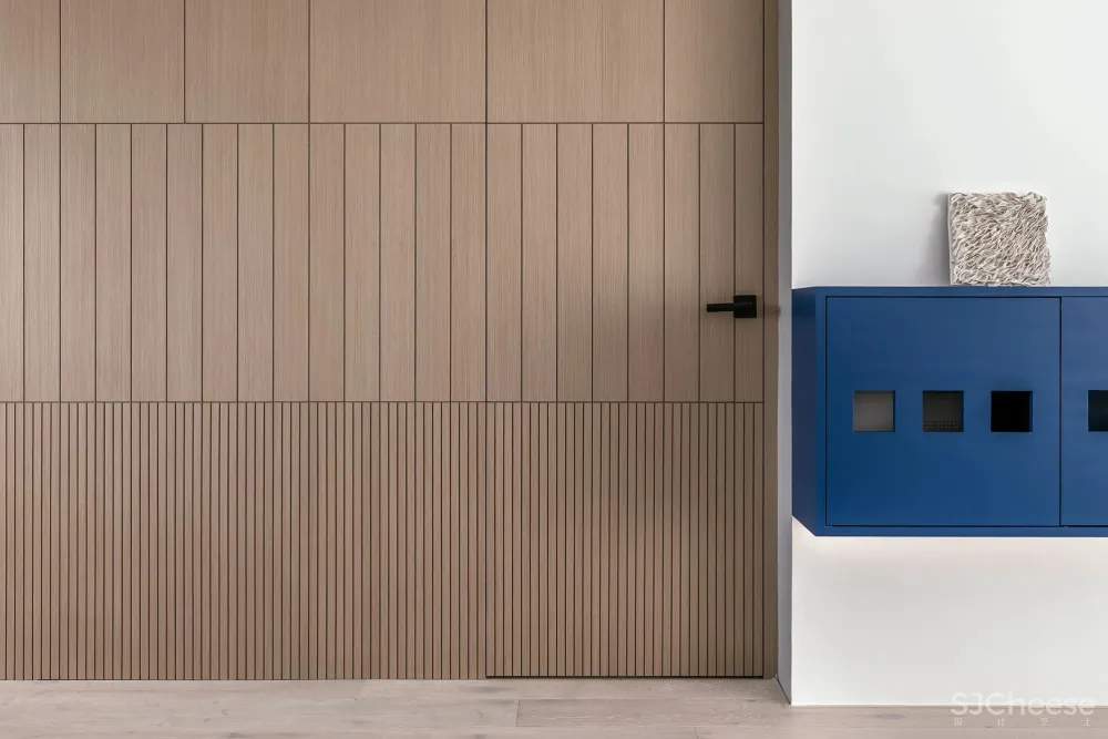 让两个女儿赤脚奔跑的家，140㎡浅色三室纯净通透，极简软装，倍感高级！