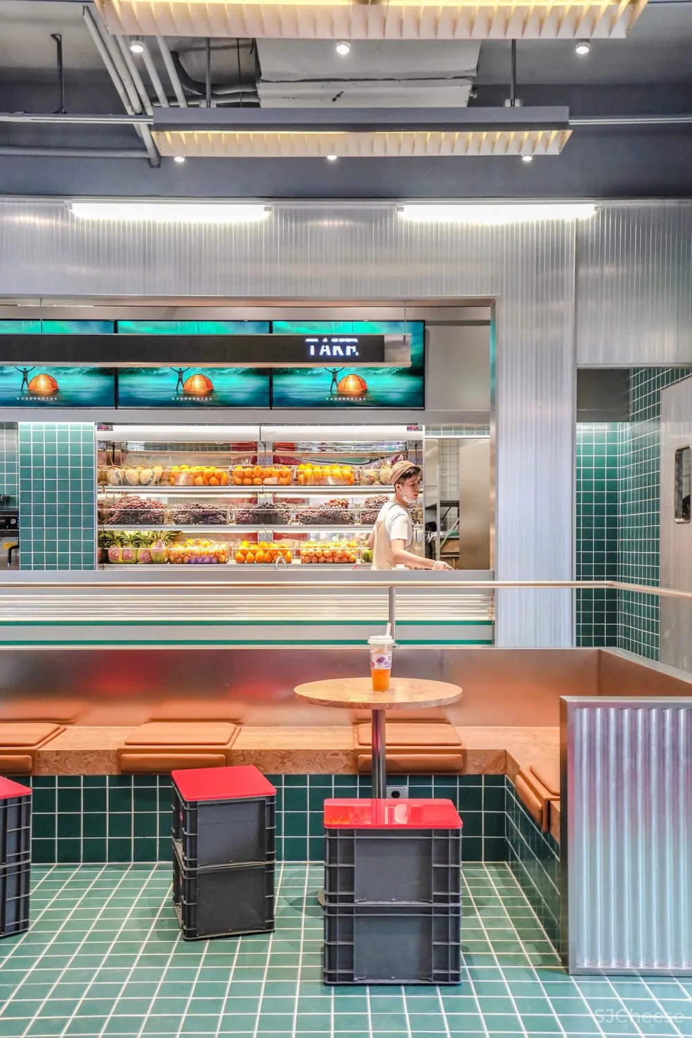 它的存在仅因为老板希望能喝到一杯自己喜欢的水果茶