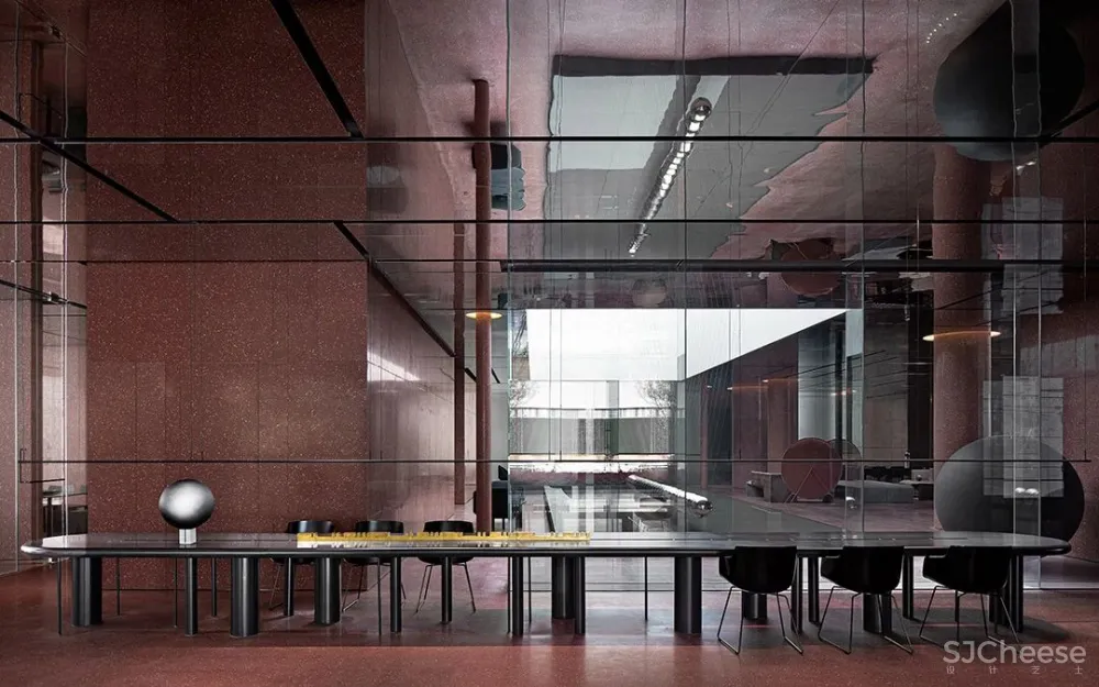 DOMANI 东 仓 牛 顿 与 月 亮