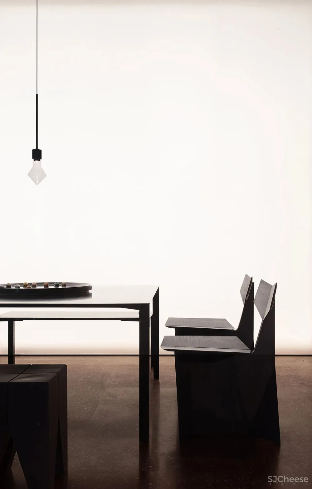 DOMANI 东 仓 牛 顿 与 月 亮