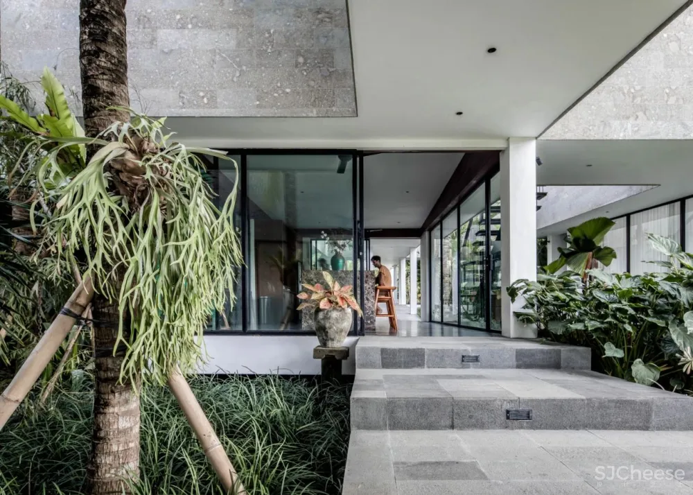 Alexis Dornier 隐匿于绿植之中 Flora住宅