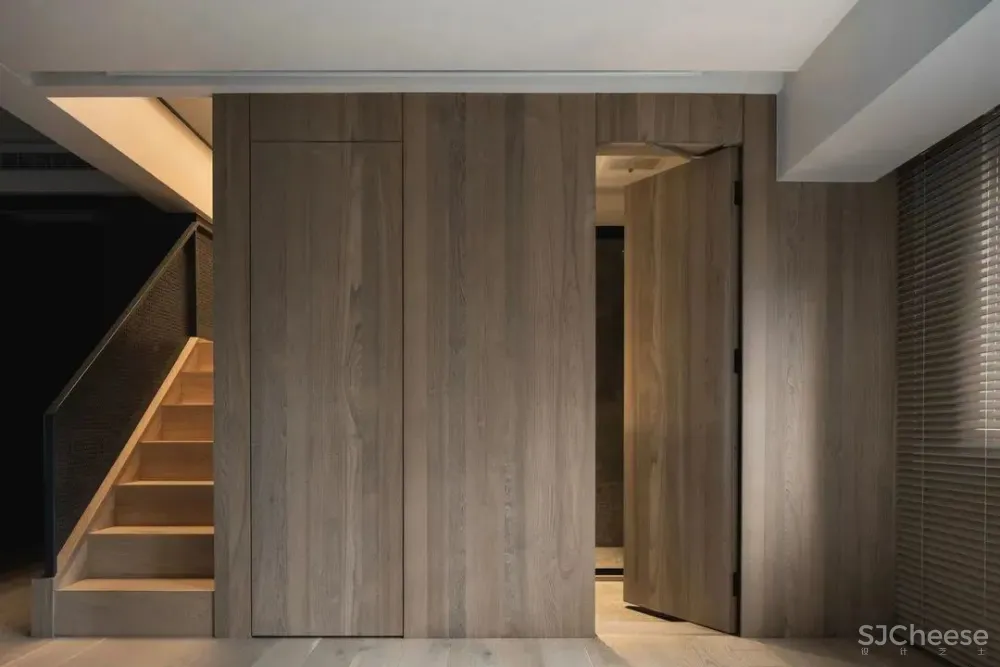 拆除楼梯隔墙,卧室并入客厅,117㎡暗室变身质感慵懒家 未見空间美学