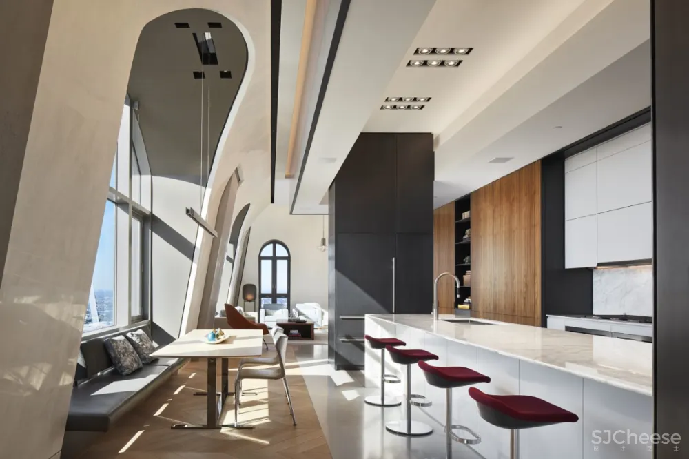 590㎡的顶层公寓,奢华也可以是一种 LOFT 范儿