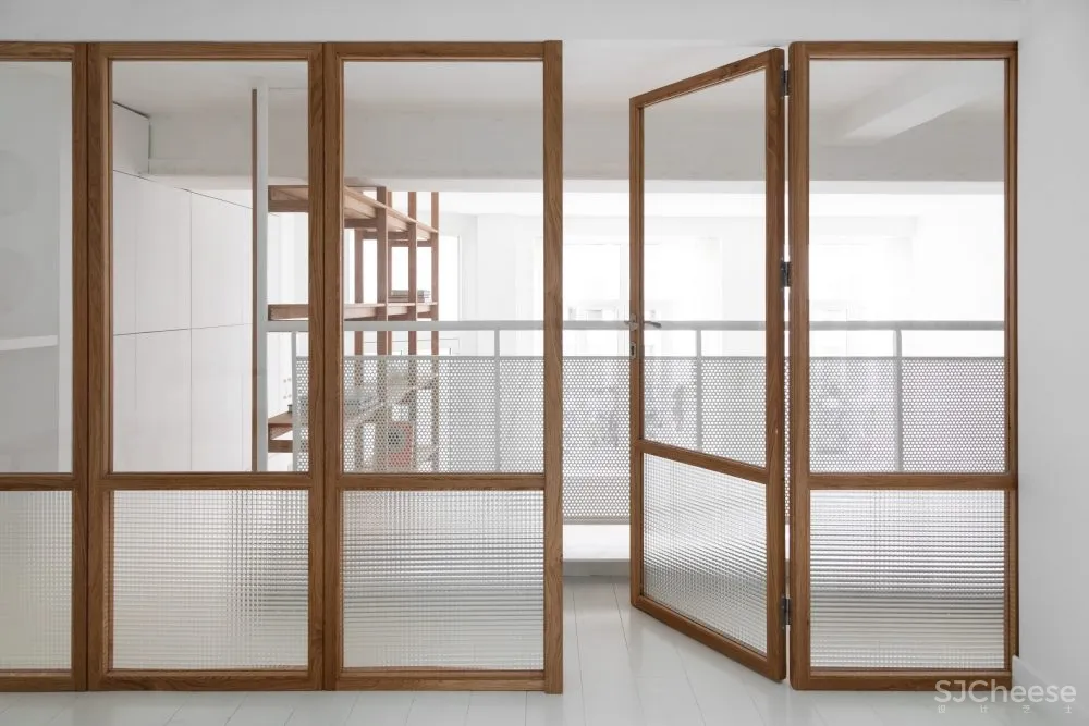 92㎡ 简约 LOFT,玻璃隔断让空间更通透