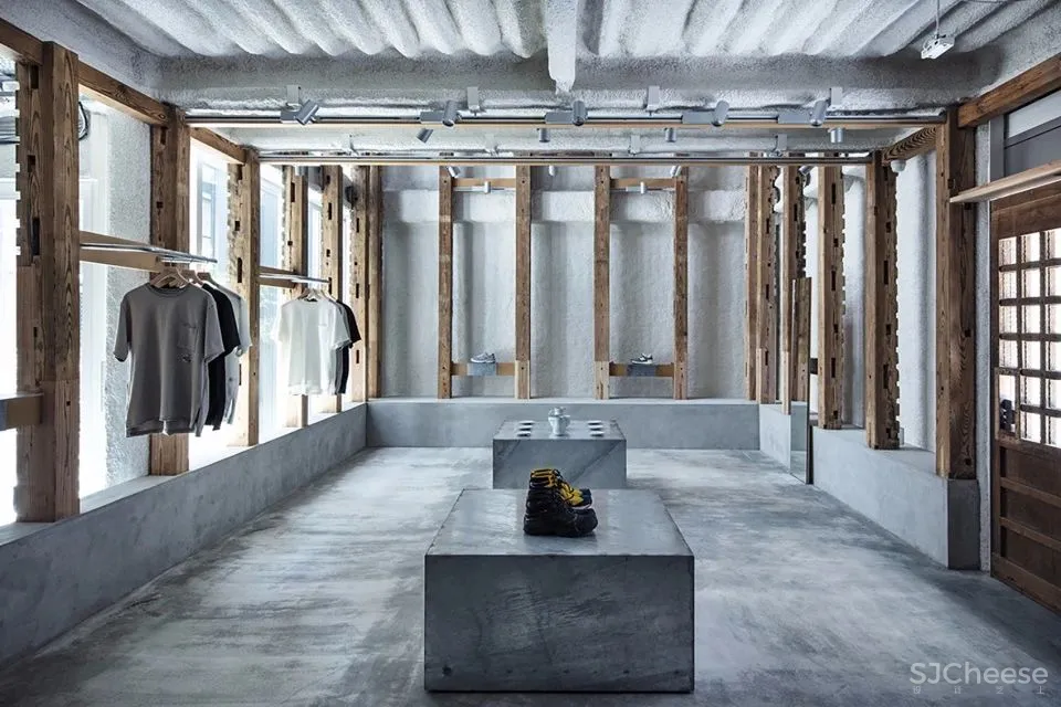 New Balance 
日本T HOUSE