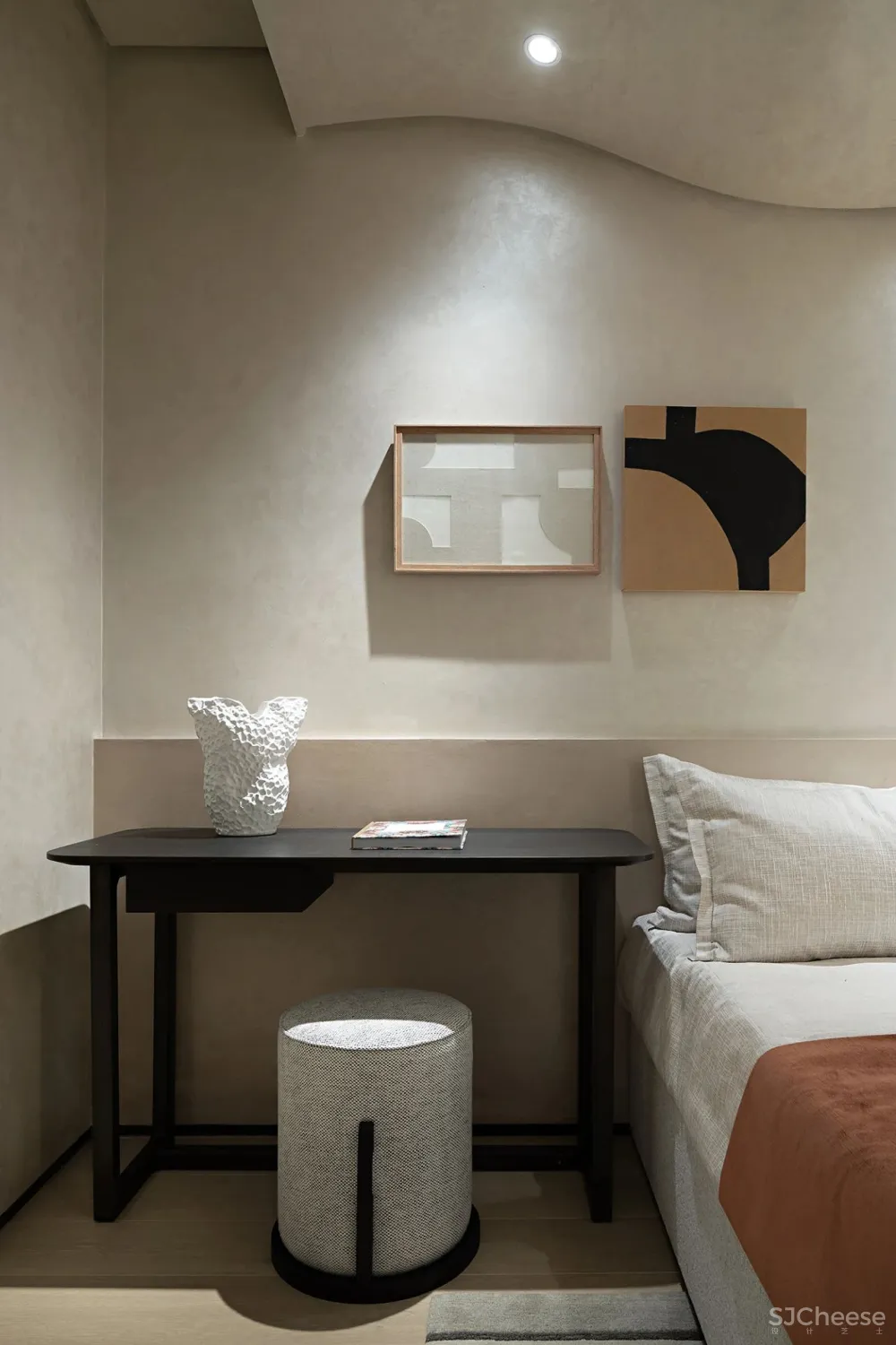 灰调奶咖的半山叠墅，远离喧嚣的质朴大宅！