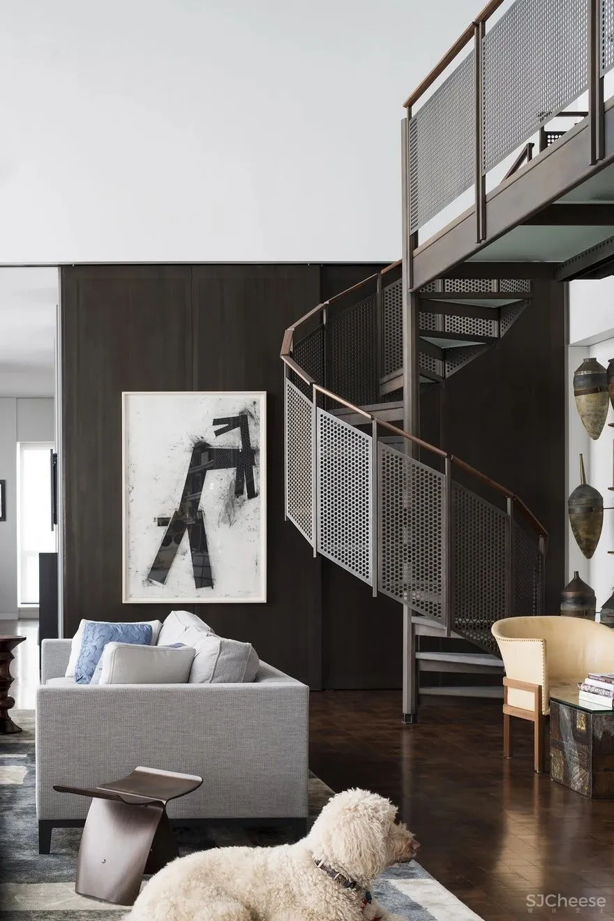 590㎡的顶层公寓,奢华也可以是一种 LOFT 范儿