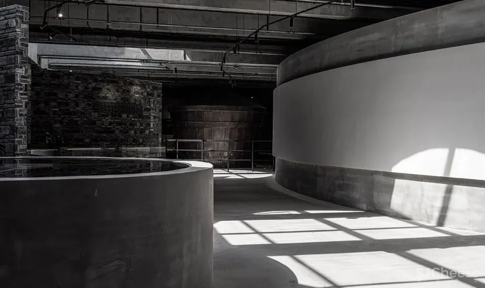 “光影”与“酒香”的交汇 石斛酒博物馆