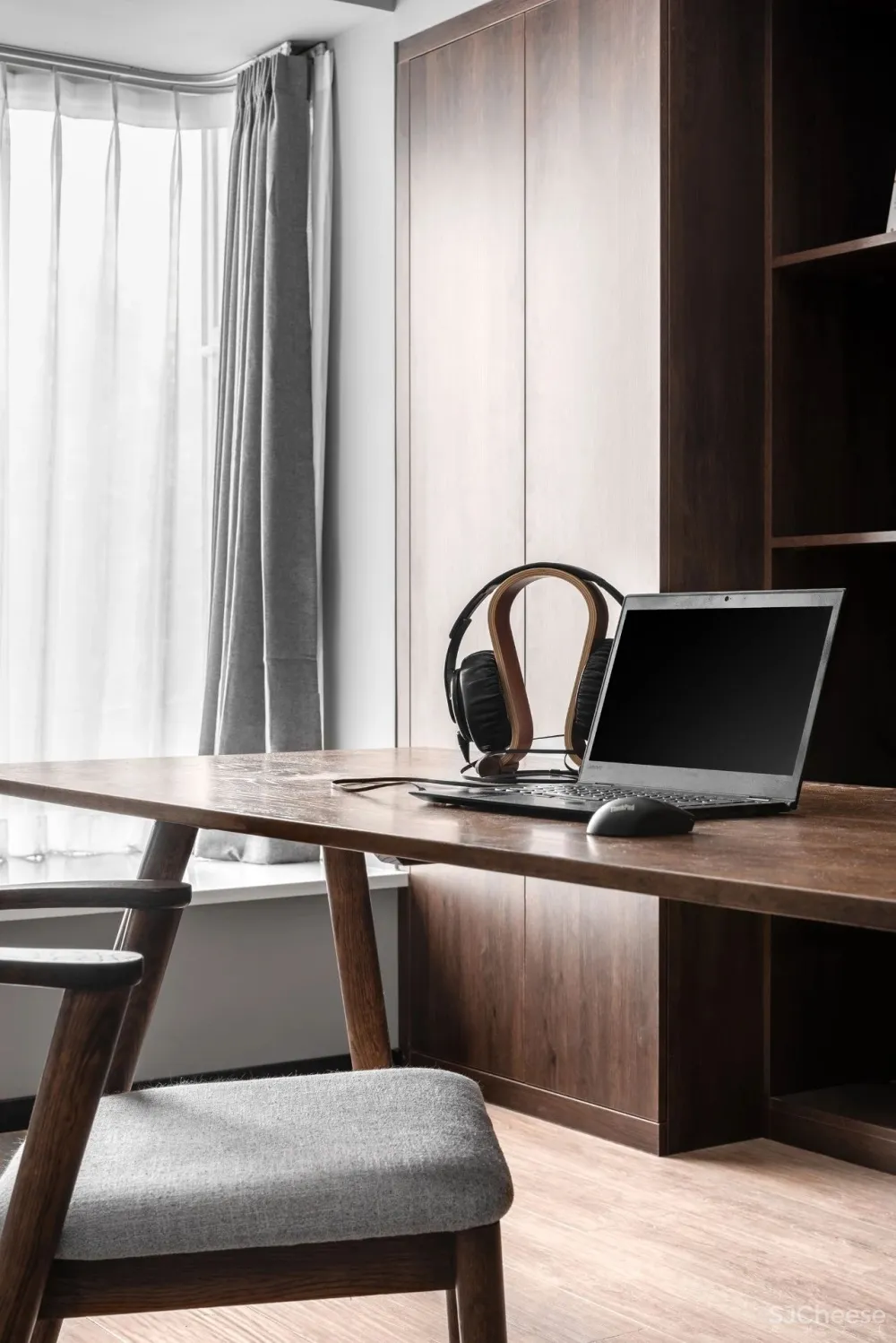 无主灯设计、高级灰撞色，这个家太有范 久栖设计