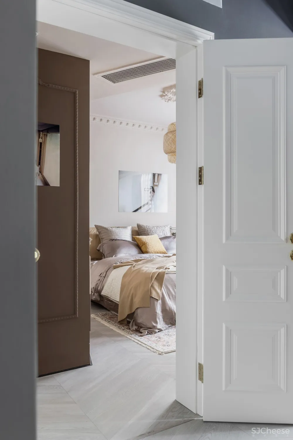 满满艺术复古风,她的家装扮得戏剧感十足!