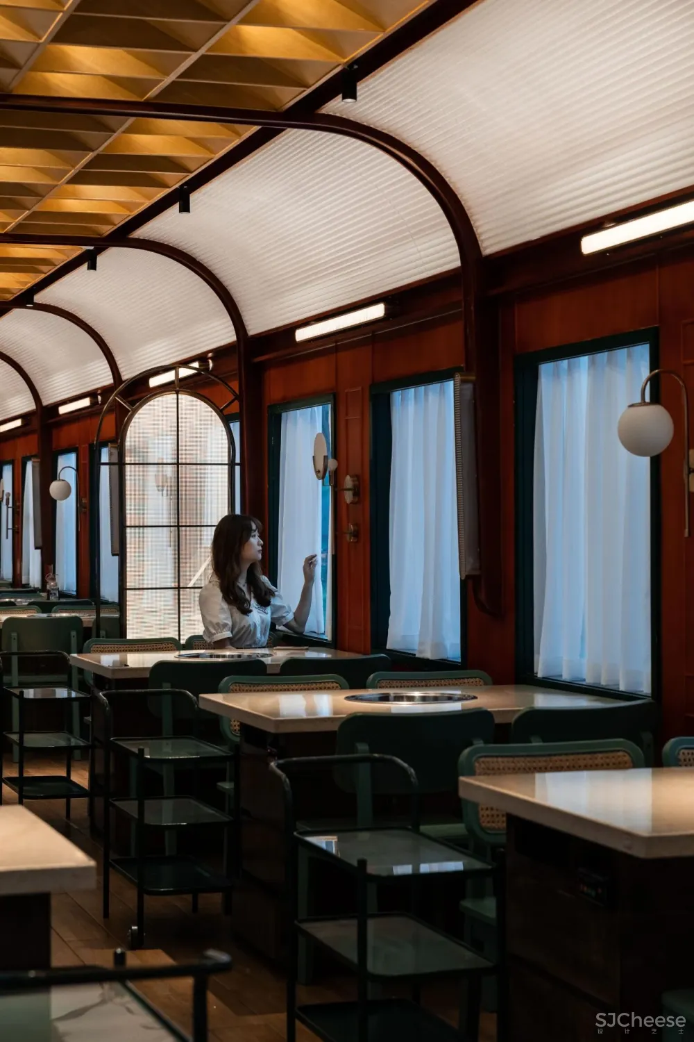 方糖设计 × 香天下·K160火锅：复古列车上的美食之旅