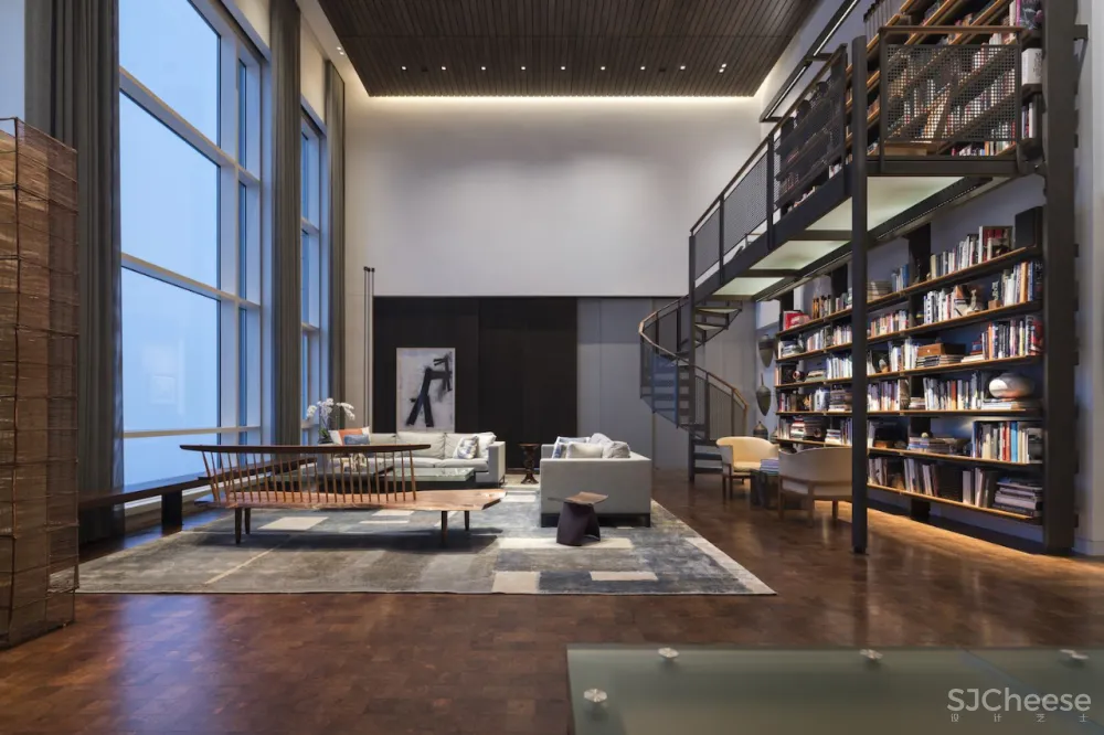 590㎡的顶层公寓,奢华也可以是一种 LOFT 范儿