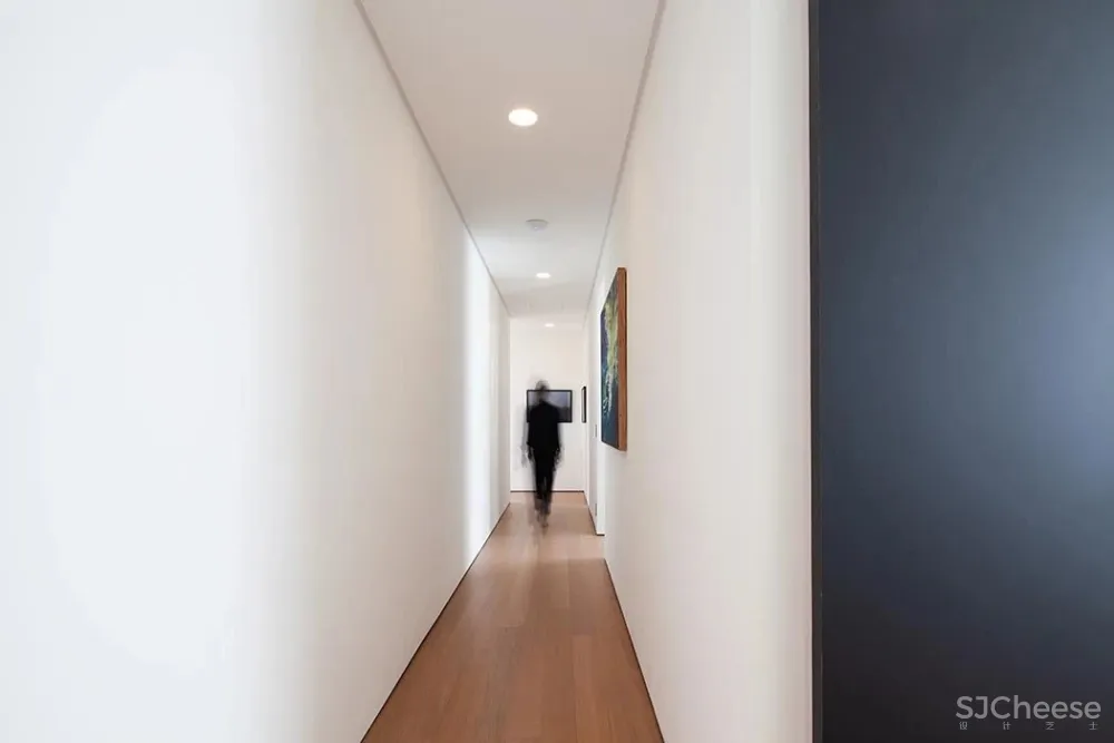 冷硬做底,温暖辅助,木条绿植一相逢,便胜却人间无数