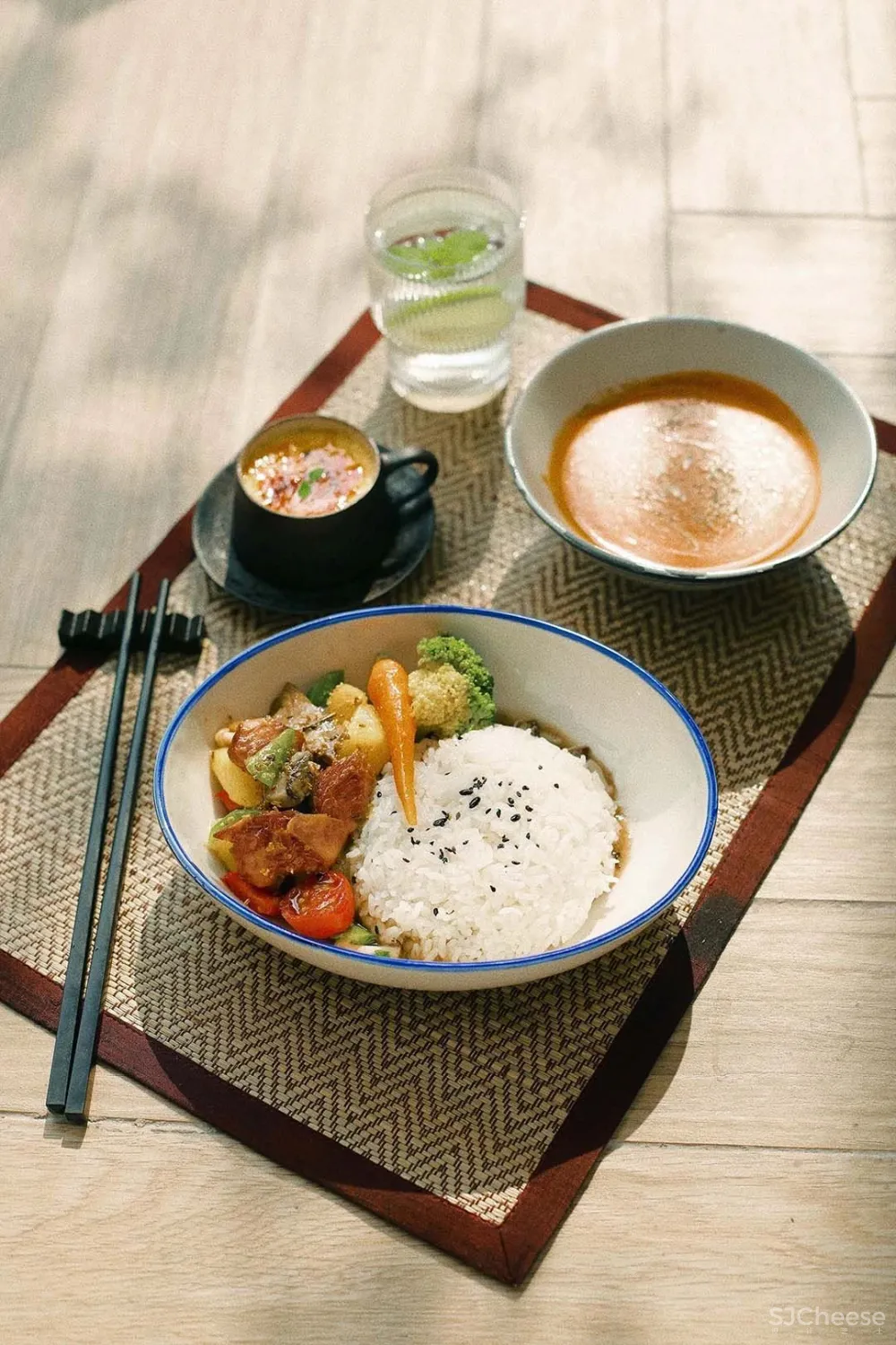 峻佳 杭州万科开了家超仙的雨林餐厅，成新晋网红地 ！