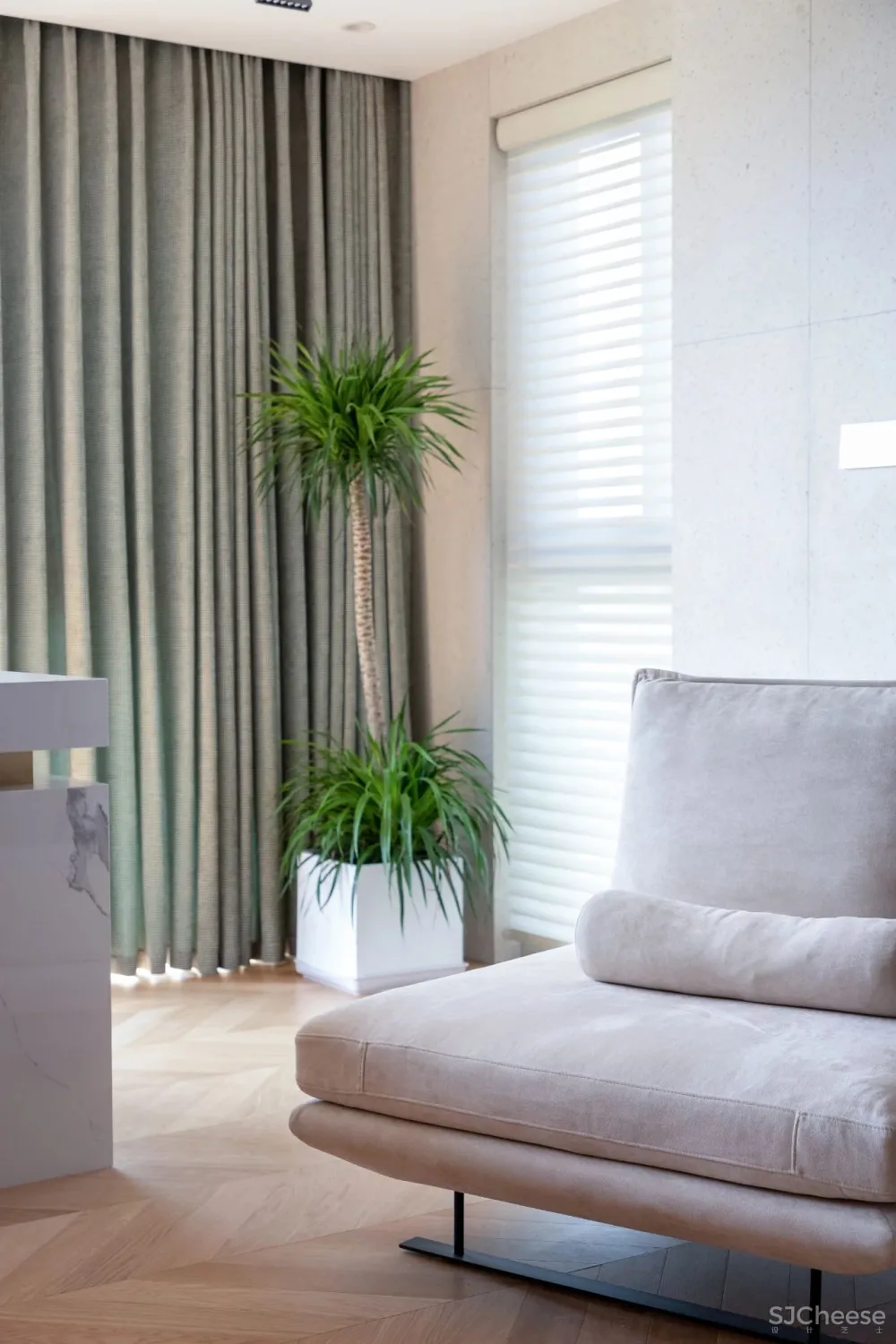 160㎡复式住宅，黑白灰 原木，打造素雅治愈的慢生活空间