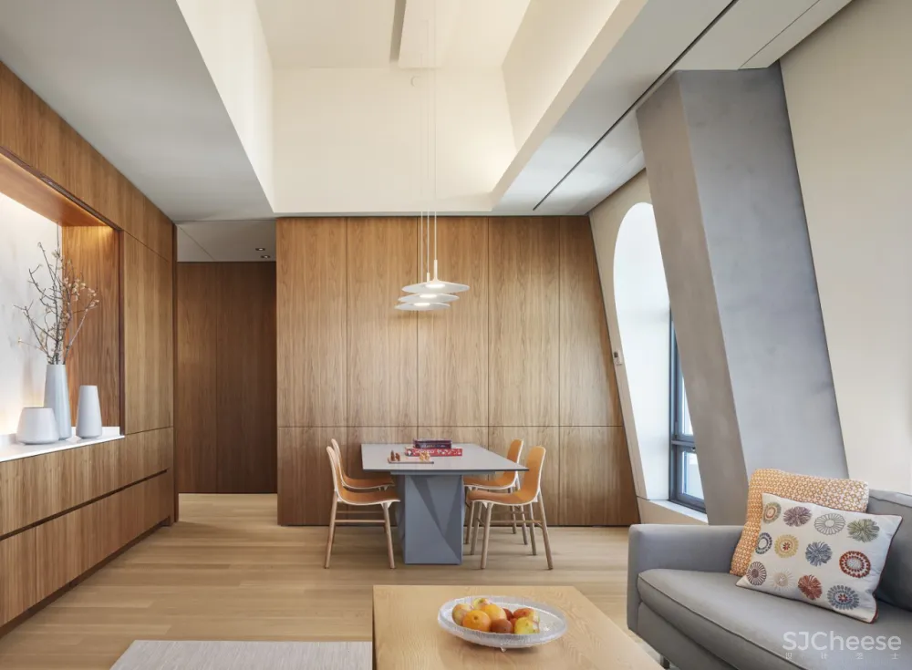 590㎡的顶层公寓,奢华也可以是一种 LOFT 范儿