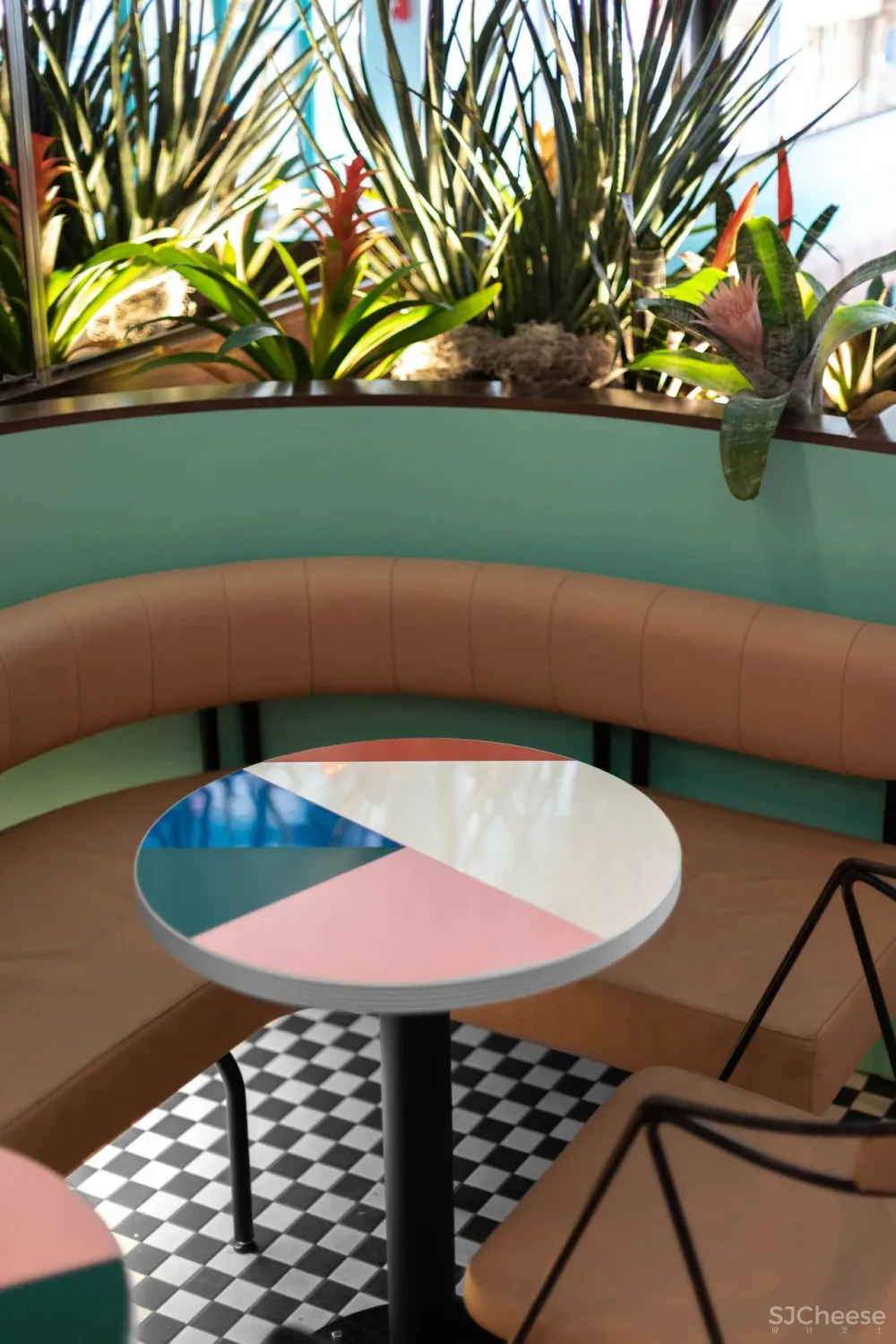 Caffettiera Caffé Bar in Montréal by Ménard Dworkind.