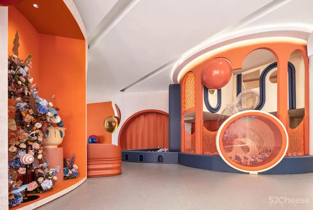 CLV×万科：色彩梦幻联动，打造都市中的“天真避难所”!