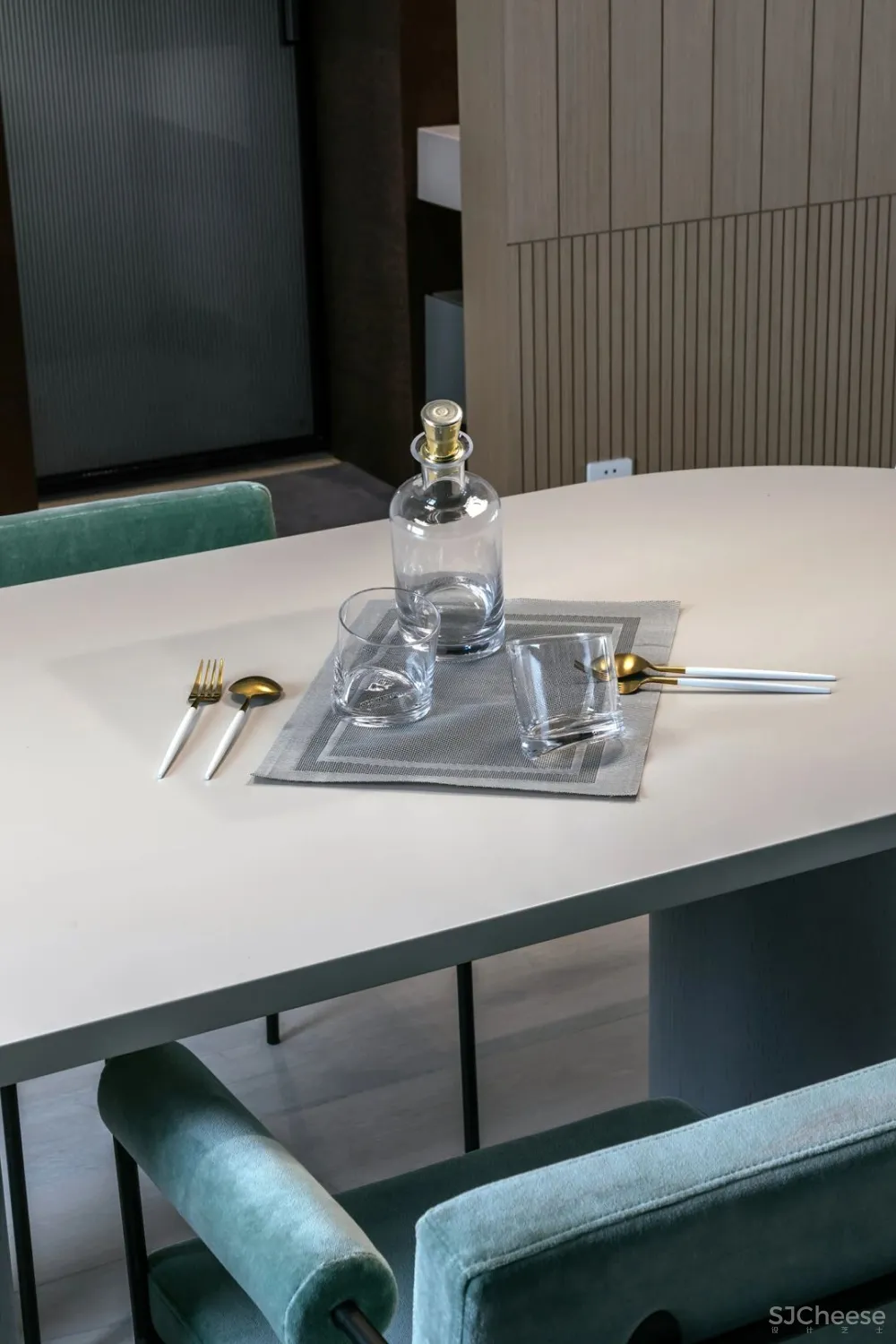 让两个女儿赤脚奔跑的家，140㎡浅色三室纯净通透，极简软装，倍感高级！