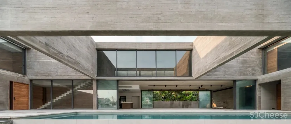 1500㎡ 全混凝土别墅,用木纹呈现永不褪色的质感