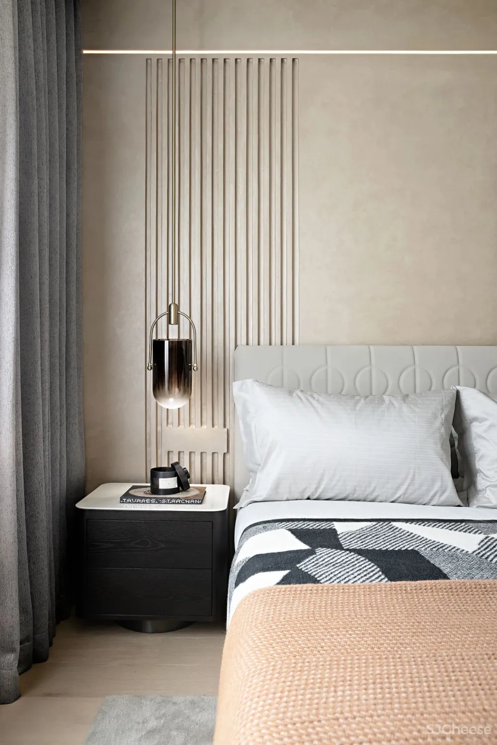 灰调奶咖的半山叠墅，远离喧嚣的质朴大宅！