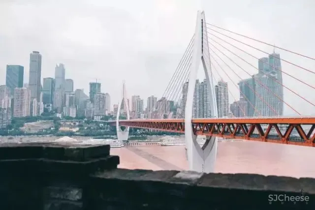 谢柯-既下山·重庆生活的复杂和冲突,都在这间院落“缴械投降”!