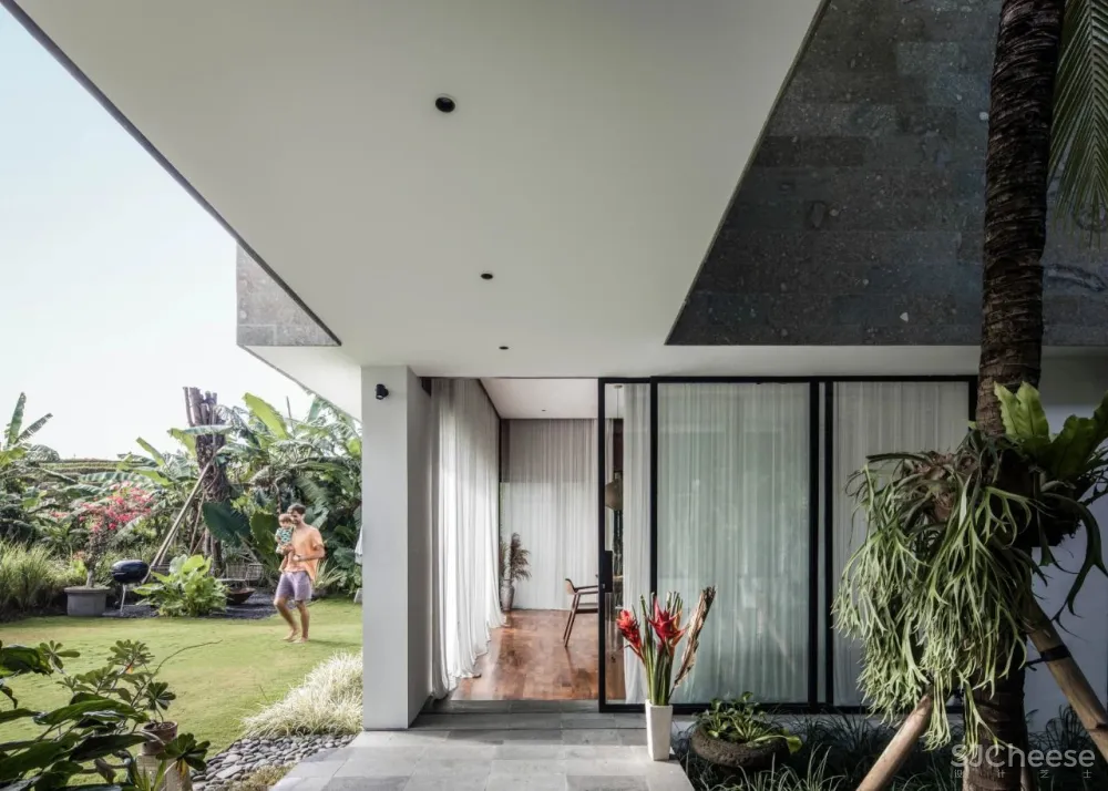 Alexis Dornier 隐匿于绿植之中 Flora住宅