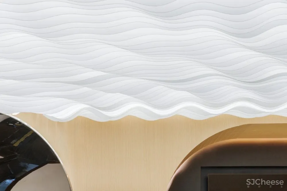 双子座俞挺的两个新作:一座妖的乐园、一个文学爱好者的客厅