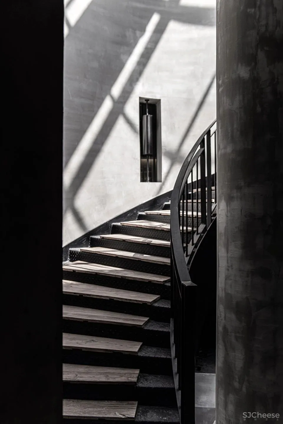 “光影”与“酒香”的交汇 石斛酒博物馆