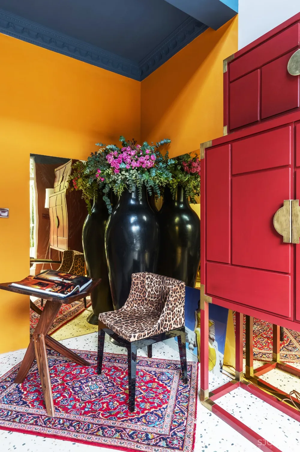 满满艺术复古风,她的家装扮得戏剧感十足!