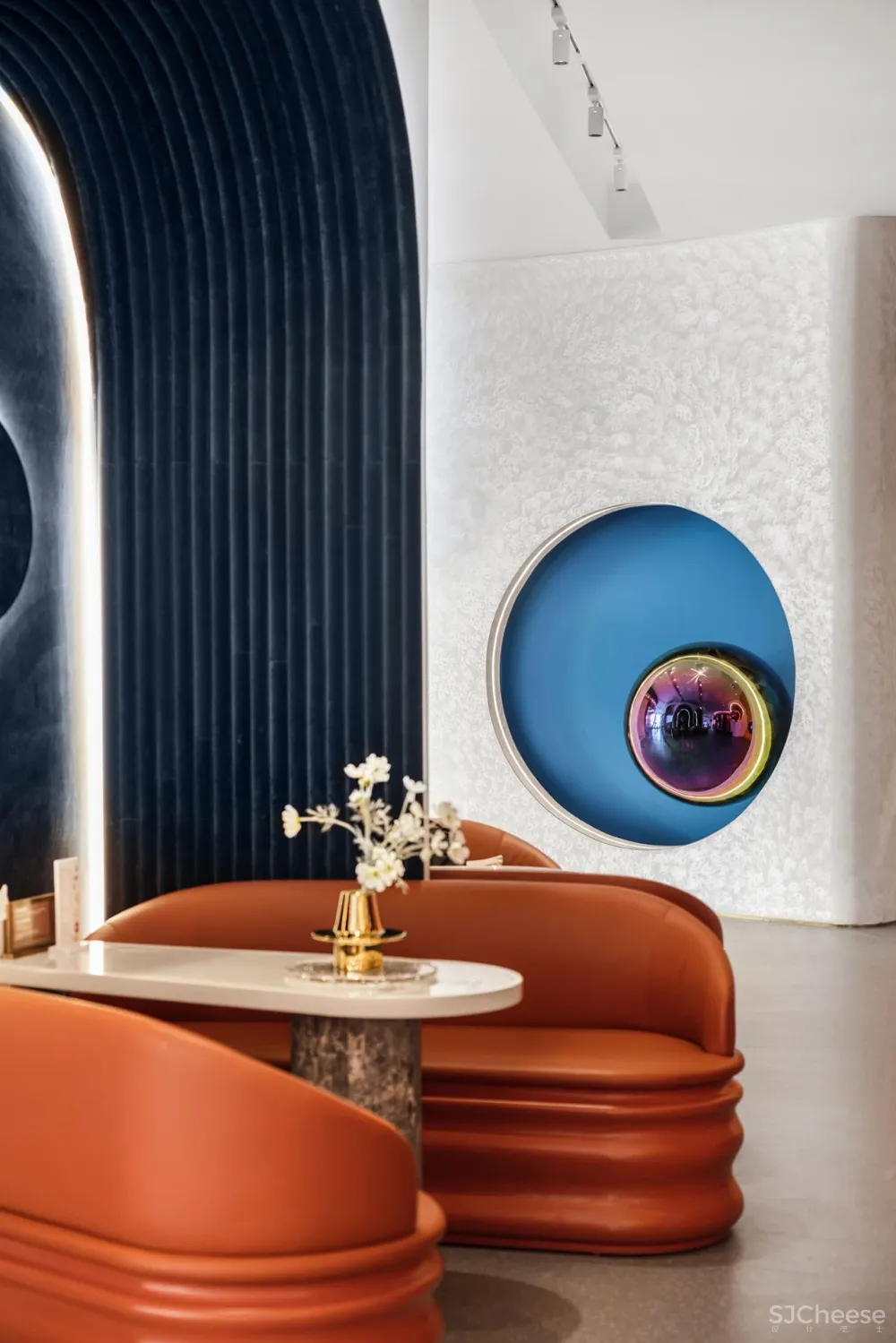 CLV×万科：色彩梦幻联动，打造都市中的“天真避难所”!